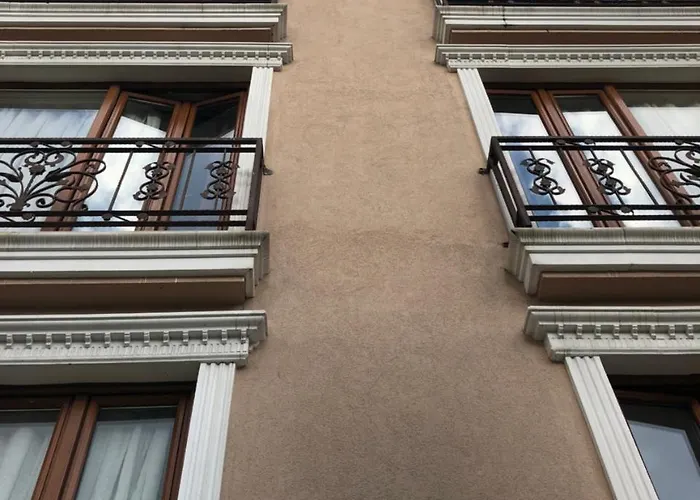 מלון Seven Days -